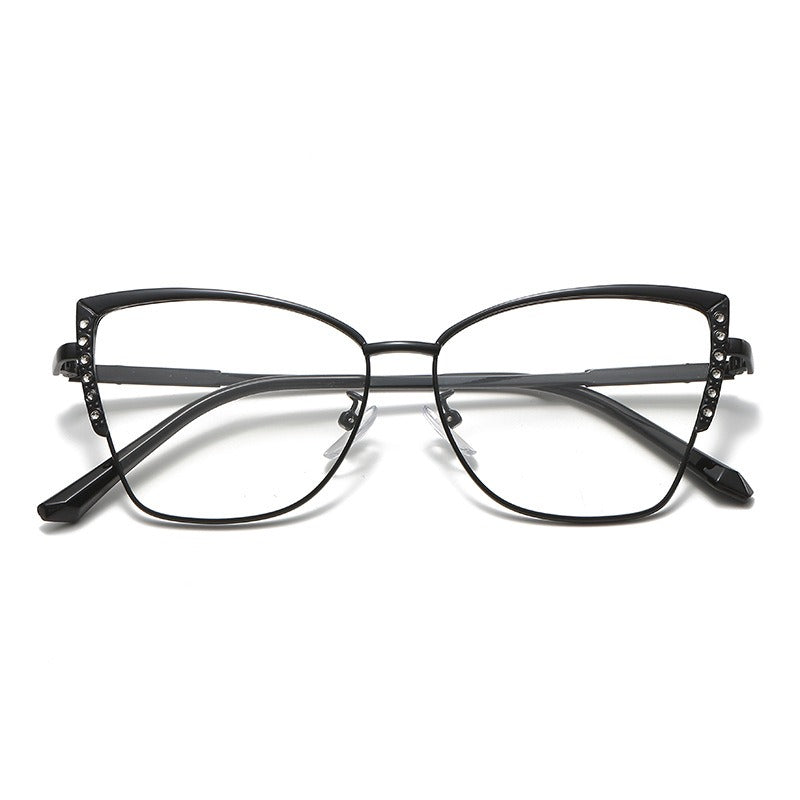 Des lunettes 2-en-1 photogray et anti lumiere bleu : transparentes à l'intérieur pour l'écran, elles se transforment en lunettes de soleil stylées dès que vous sortez !"